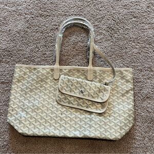 Neutral tote bag with matching pouch